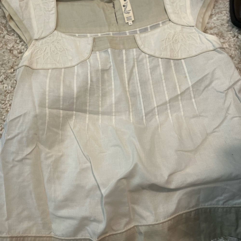 Floreat Elegant White Sleeveless Blouse